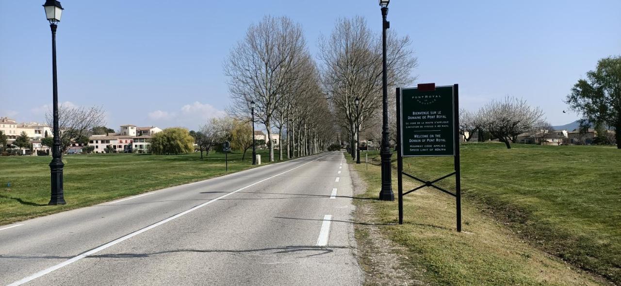 Charmant T2 Climatise Avec Belle Vue , Golf De Pont-Royal Mallemort Buitenkant foto