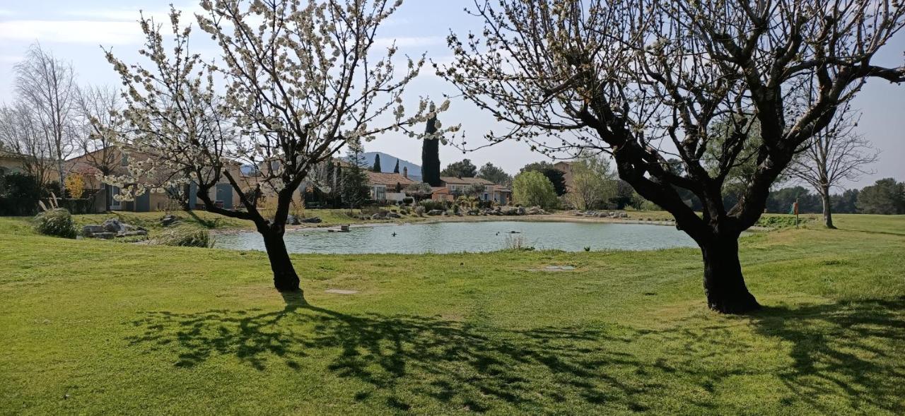 Charmant T2 Climatise Avec Belle Vue , Golf De Pont-Royal Mallemort Buitenkant foto