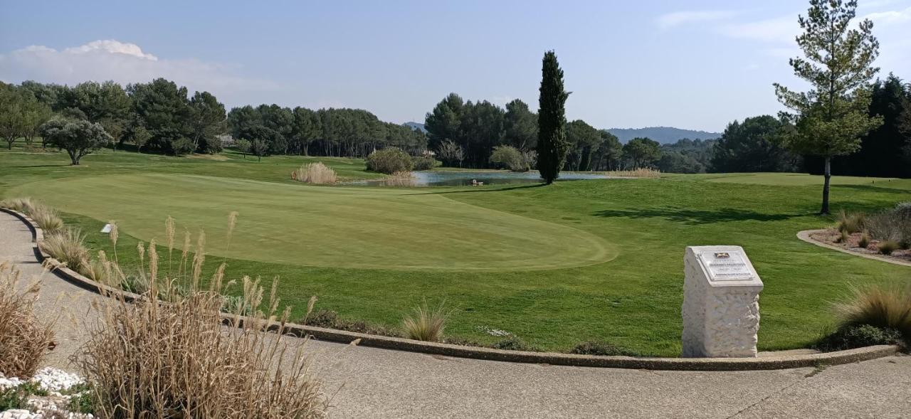 Charmant T2 Climatise Avec Belle Vue , Golf De Pont-Royal Mallemort Buitenkant foto