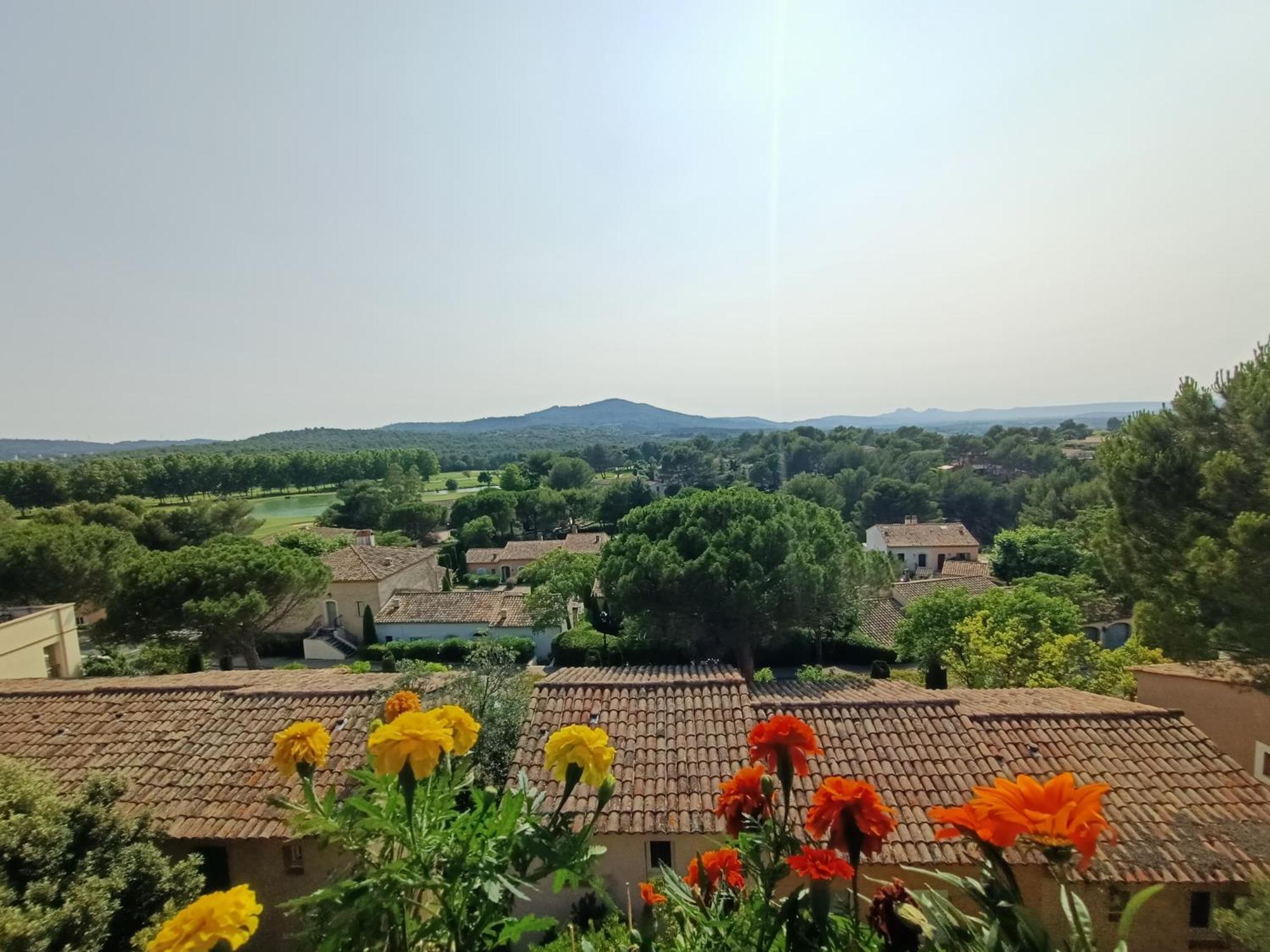 Charmant T2 Climatise Avec Belle Vue , Golf De Pont-Royal Mallemort Kamer foto